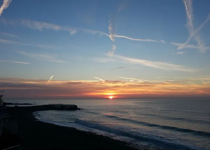 Bnbeach Bed & Breakfast 4*